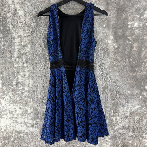 City Triangles Sz 0 Floral Lace Fit Flared Mini Dress Blue Sleeveless Zip Lined - Picture 3 of 10